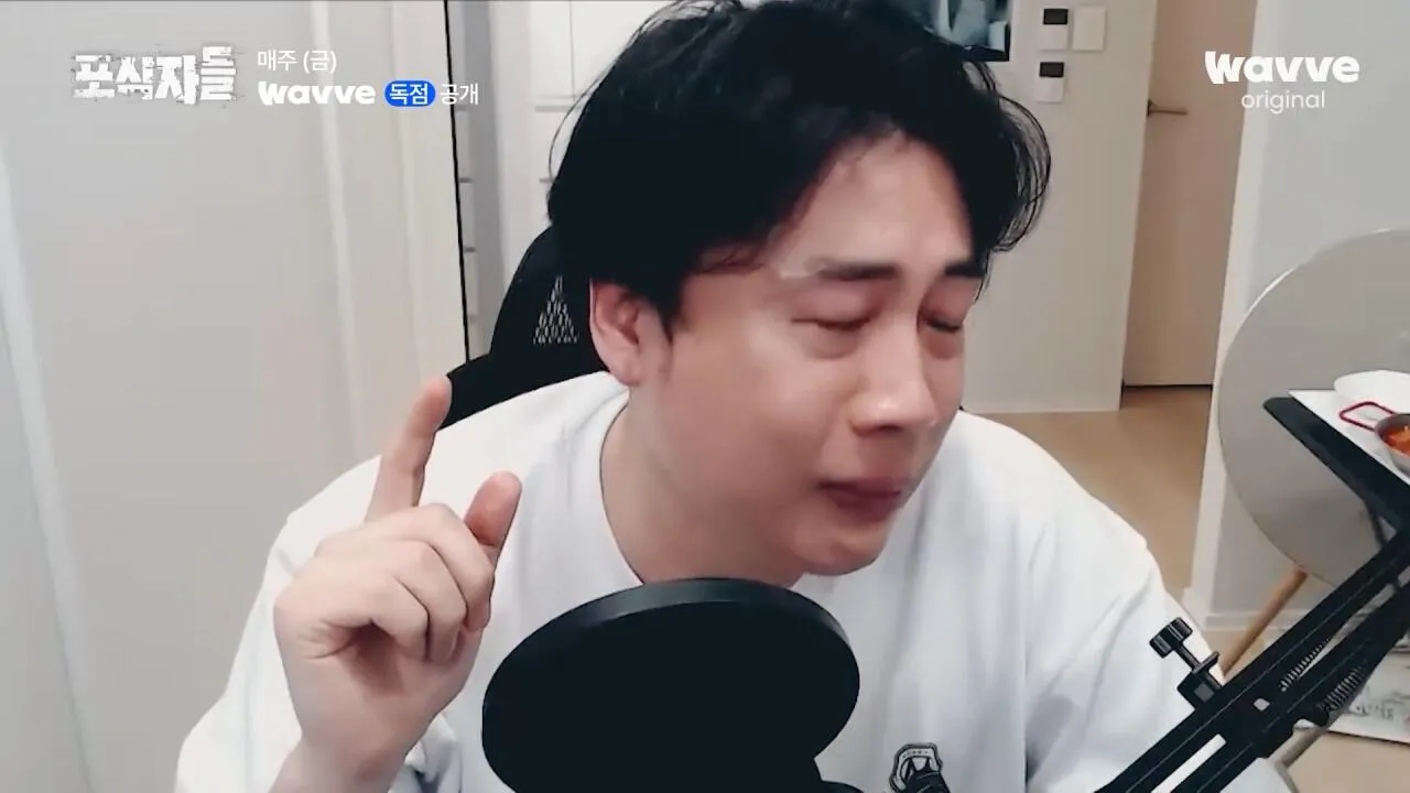 [포식자들] 가세연과 맞선 장사의 신, 2년 6개월의 진실 공방🔥ㅣ2화 하이라이트ㅣ웨이브 오리지널.mp4_20261018_211712.869.jpg 장사의신이 가세연 김세의를 나락으로 만든 과정 ㄷㄷㄷ