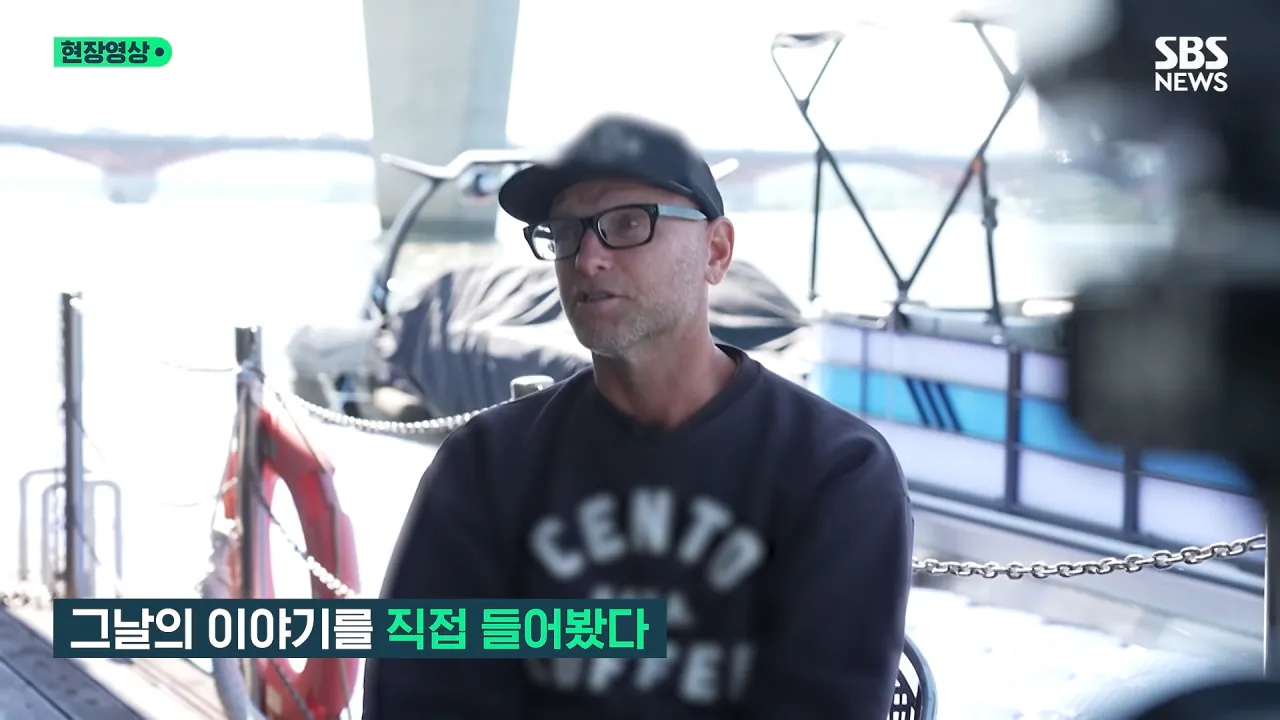'학생 투신'에 제트스키로 헐레벌떡..구조한 외국인 '정체' (현장영상) _ SBS 1-0 screenshot.png '학생 투신'에 제트스키로 헐레벌떡..구조한 외국인 '정체'