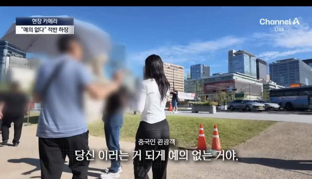 IMG_4570.jpeg 경복궁에서 담배피는 그 나라 관광객