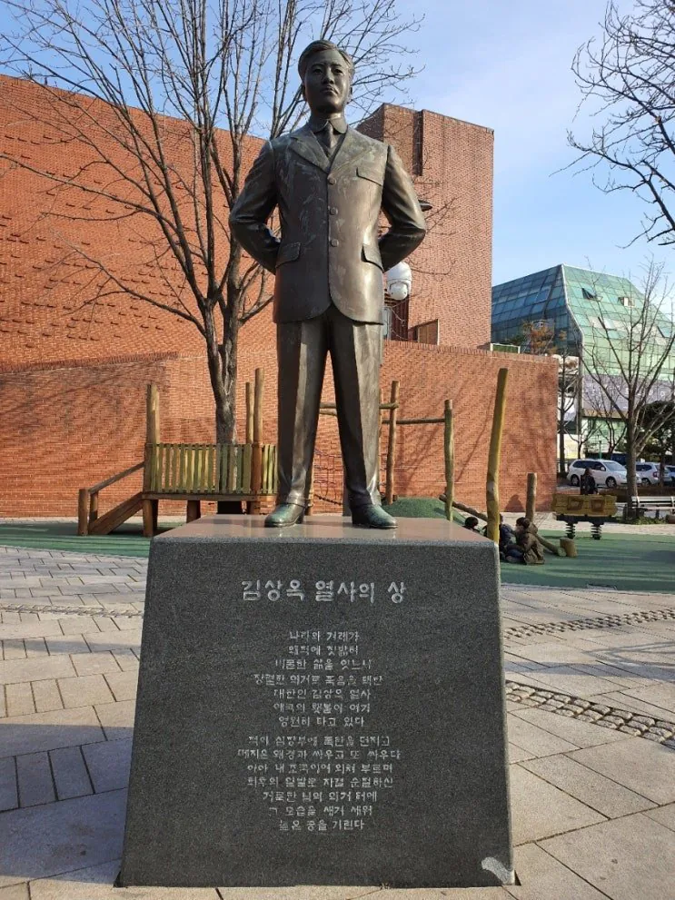20201201_143441.jpg 한반도 역사상 최강의 총잡이
