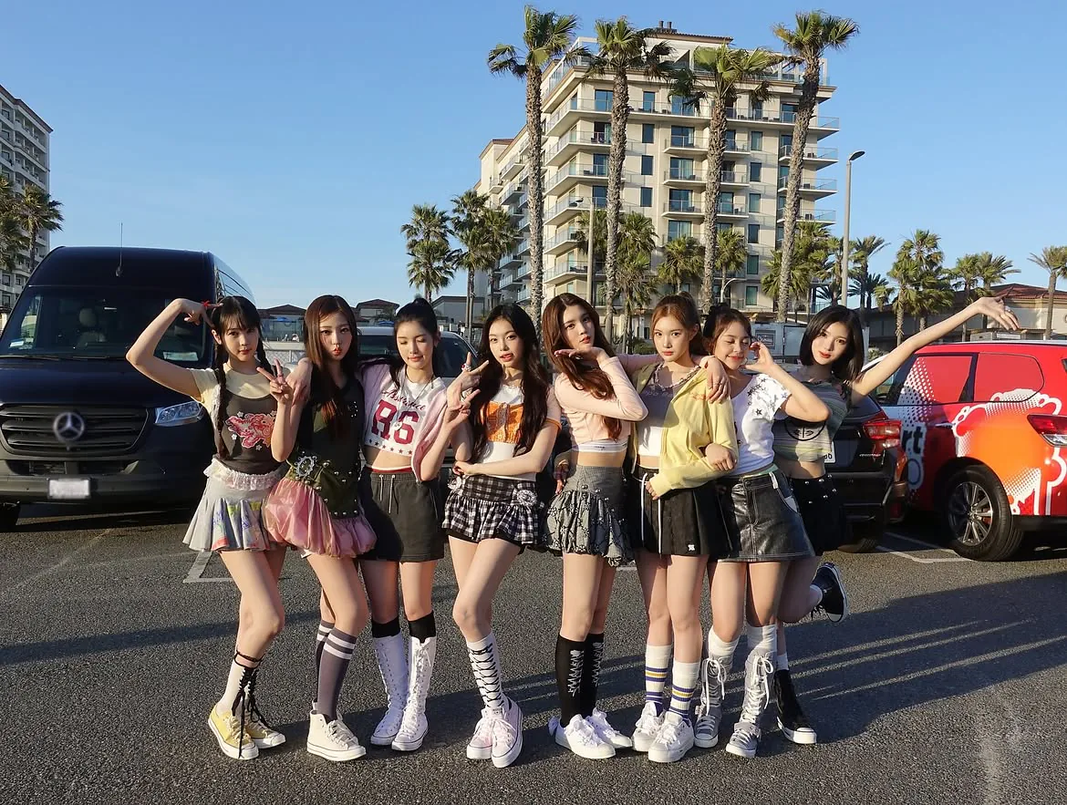 Amazing time @ WangoTango #Hearts2Hearts #하츠투하츠 #H2H #WangoTango @1027kiisfm @iheartradio.jpg FM26 프로로스터 8월 28일자 수정버전 (HWG +온스테인포함)