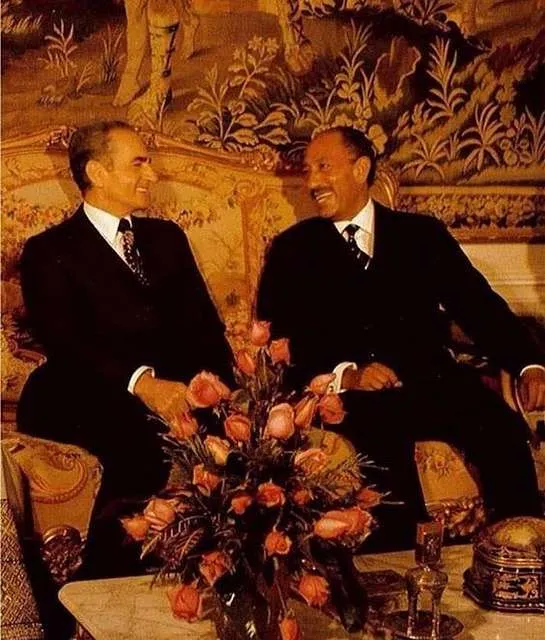 mohammad-reza-shah-and-anwar-sadat-in-tehran-6da1dd-640.jpg 이집트 대통령 사다트와 오마 샤리프 : 죽음을 초월할 수 있는 거룩한 용기