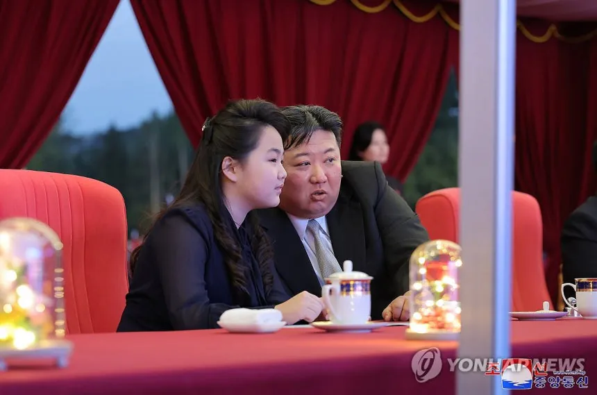 1000001775.jpg [속보] "김주애 후계 내정자 입지 강화…키 160cm·몸무게 50kg 이상"