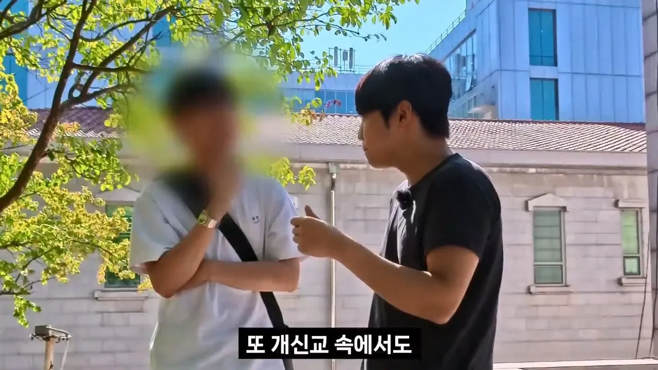 종교는 인간이 만들었다는 서울대생, 목사는 답할 수 있을까.mp4_20261001_153047.000.jpg 서울대생이 목사에게 말하는 종교는 인간이 만든것이라는 이유