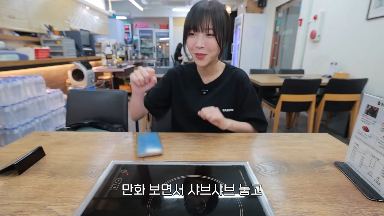 육수추가만 15번 하는 배달 단골집 찾아갔더니 사장님이..😂 등촌 샤브칼국수 먹방 2-35 screenshot.png 자주 시켜먹는 배달 단골집에 처음으로 직접 찾아간 쯔양 ㅋㅋㅋ