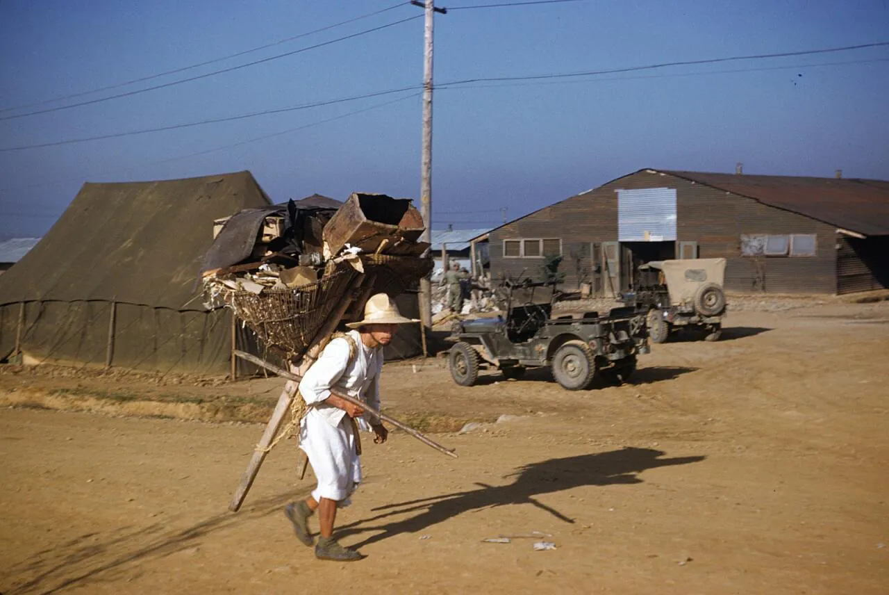 e_slides_13_009_16052668342_o.jpg 희귀사진(KOREA, 1952)