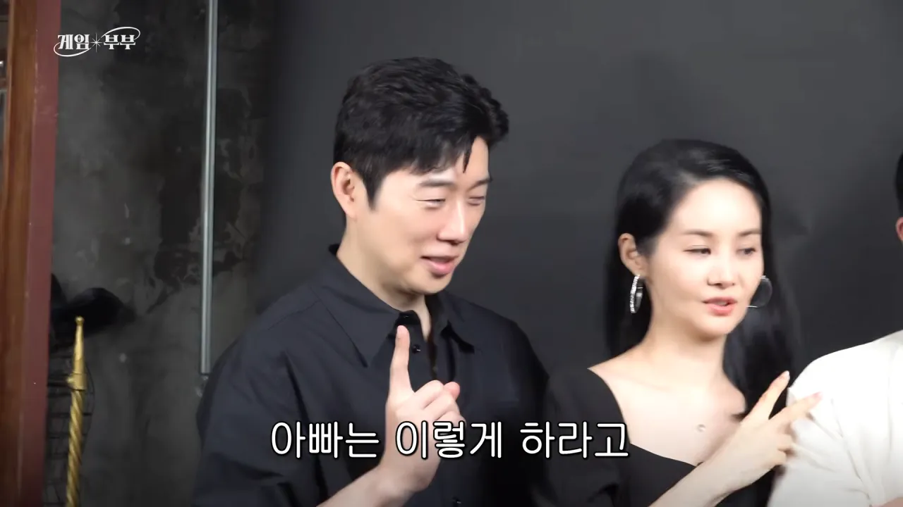 “정상적인 가족 아냐“ 도파민에 미친 부부 (김가연, 임요환, 홍진호, 페이커, 예비사위) 4-12 screenshot.png 임요환 가족과 가족사진 함께 찍게된 홍진호 ㅋㅋㅋㅋㅋㅋ