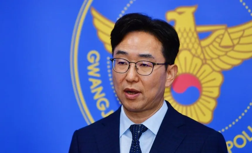[속보] 장윤기 휴대폰서 여고생 사전에 노린 정황 나왔다... 경찰 "수사팀 알고도 수사 안 해"