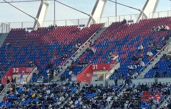 6889635_1125503_4424.jpg 울산의자를 태극문양으로 바꾸면 어떨까요?? ㅅㅂㅋㅋㅋㅋㅋㅋㅋㅋㅋㅋ